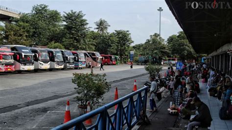 Penumpang Bus Di Terminal Kampung Rambutan Naik Persen Jelang Nataru