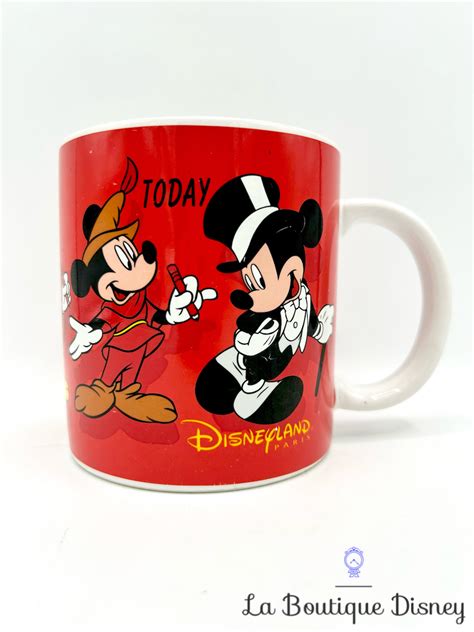 Tasse Mickey Mouse à travers les âges Disneyland Paris mug Disney rouge