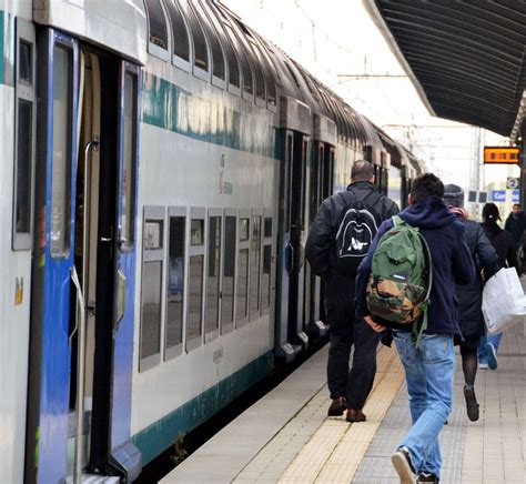 Treni E Pendolari La Regione Attacca Carenze Evidenti Ne Dovremo