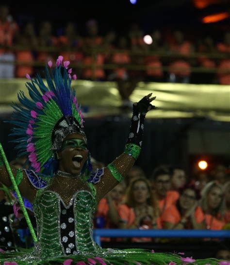 Confira Clipe Do Samba Enredo Da Mangueira Para O Dia Na Folia