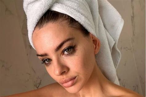 La China Suárez compartió una foto desde el baño que generó furor entre