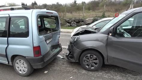 Samsun da zincirleme kaza 4 araç birbirine girdi 2 kişi yaralandı