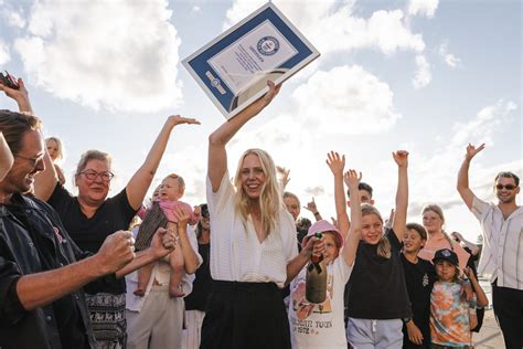 Maior Onda Guinness Reconhece Recorde Mundial De Laura Enever SURF