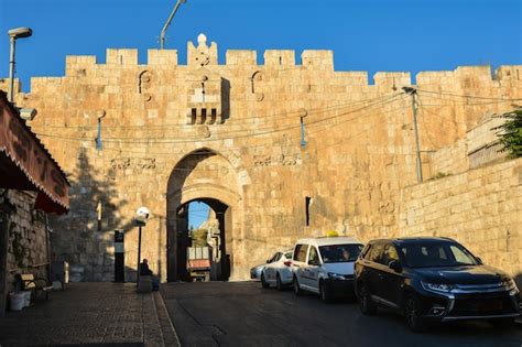 Puerta De Los Leones De La Ciudad Vieja De Jerusal N Foto Premium