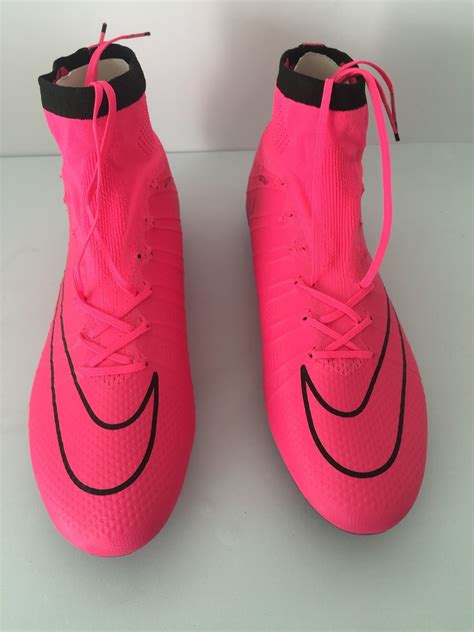 Cristiano Ronaldo Switches To Modified Pink Nike