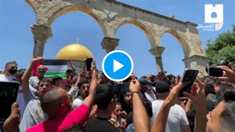 Al Aqsa Des Palestiniens Manifestent Contre Le Meurtre Brutal Du Militant Nizar Banat Alnasfr