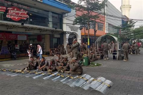 Penertiban Pkl Di Kawasan Dalem Kaum Kota Bandung Ricuh Suasana Sempat