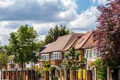 Brondesbury Park Property Guide