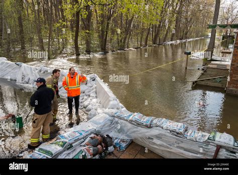 Canada Flooding Help Hi Res Stock Photography And Images Alamy