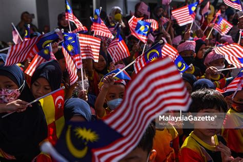 Semangat Patriotik Si Cilik Kibar Jalur Gemilang Kembaramerdeka