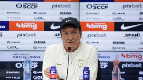 Ap S Protestos No Corinthians Cuca Se Diz Inocente Sobre Condena O