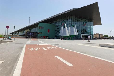 La Stazione Tiburtina Si Rif Il Look Romasette