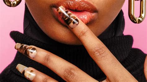 Press On Nail Sets That Will Get You In The Fall Spirit Essence