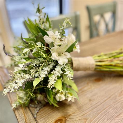 4 Myths About Wedding Flowers - gardeninthepines.com