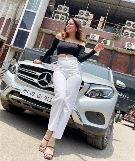 Shraddha Arya Looks Super Hot And Sexy