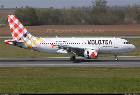 EC MUX Volotea Airlines Airbus A319 111 Photo By Roland Winkler ID