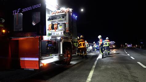 J Hriger Kracht Nach Sekundenschlaf Mit Range Rover In Betonblock