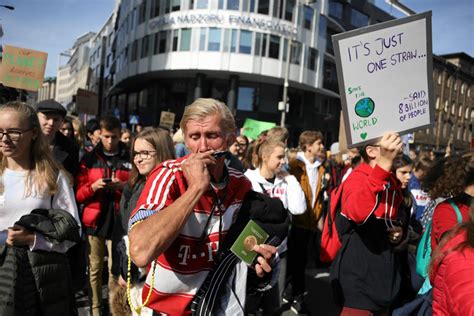 Młodzieżowy Strajk Klimatyczny w Warszawie Protest Tysięcy Miast ZDJĘCIA