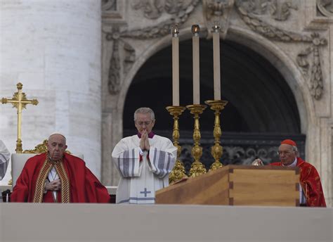 Ultimo Saluto A Benedetto XVI Il Papa La Tua Gioia Sia Perfetta