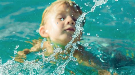 Une Enfant De An Et Demi Se Noie Dans Une Piscine Son Fr Re Retrouve