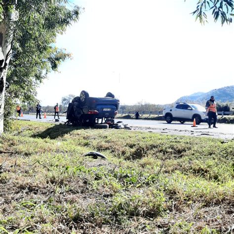 Conductor grave tras un impactante vuelco en la autopista Córdoba