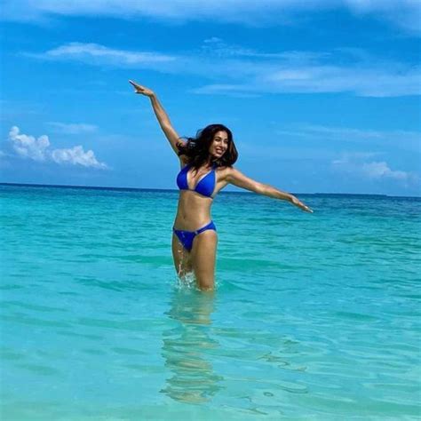 Sophie Choudry Makes Internet Swoon With Her Red Bikini Photo See The Diva S Hottest And