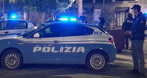 Polizia Stradale Ferma Straniero Armato Sul Lungomare Di Civitanova