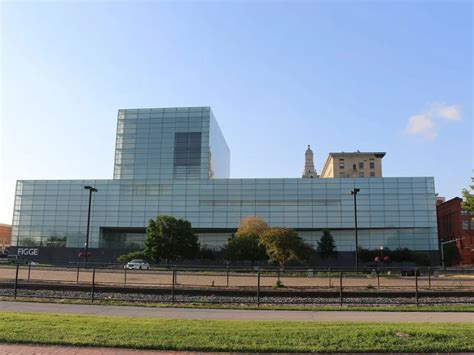 Figge Art Museum (Davenport) - Visitor Information & Reviews