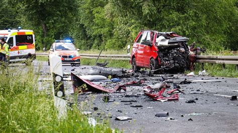 Schwerer Unfall Mit Reisebus Aus Hessen 41 Menschen Verletzt