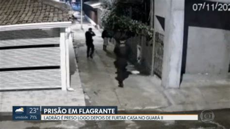 V Deo Ladr O Preso Em Flagrante Quando Pulava O Muro Da Casa Que