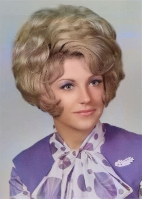 Pin By John Mckenna On Carols Hairdos In 2022 Mom Hairstyles