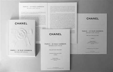 Carton dinvitation et livret de défilé CHANEL Gaufrage Marquage à