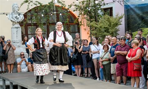 Iako se narodne nošnje više ne koriste zahvaljujući ovakvim