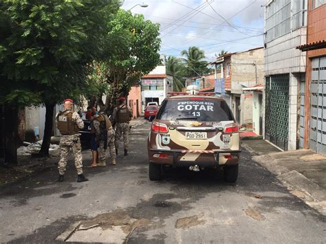 PMCE realiza operação contra grupos criminosos em bairros de Fortaleza