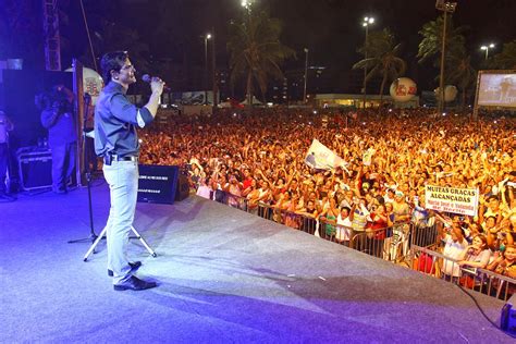 ACONTECE Sessenta Mil Pessoas Assistem Ao Show Do Padre Reginaldo