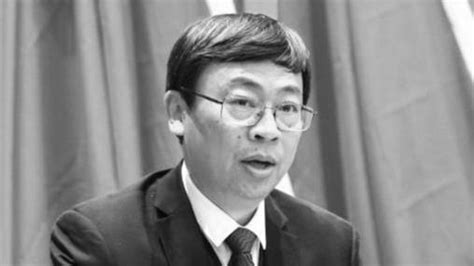 景德镇陶瓷大学党委原书记江伟辉逝世，享年57岁