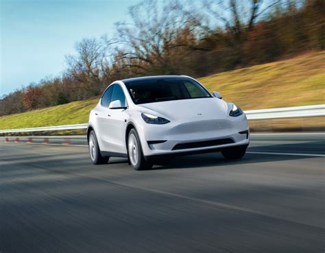 Elon Musk a confirmat că Tesla Model Y facelift nu va fi lansat în 2024