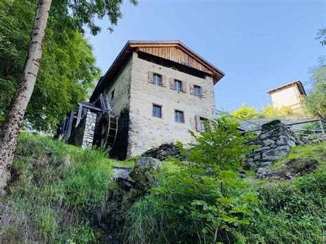 Lozzo Di Cadore La Roggia Dei Mulini Lungo Il Rio Rin