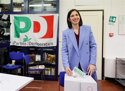 Elly Schlein Vince Le Primarie Ma Il Pd Spaccato La Nuova Bussola