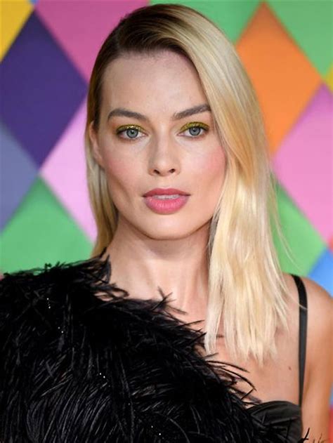 Margot Robbie S Net Worth Biography Makeeover