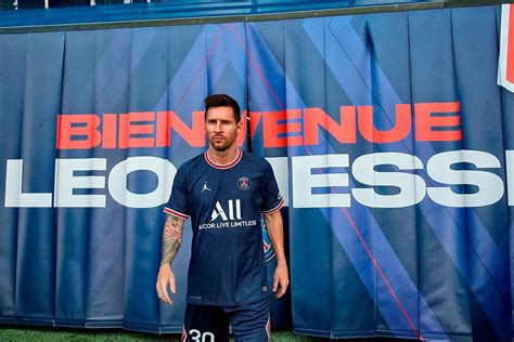 Las Mejores Fotos De La Llegada De Messi Al Par S Saint Germain