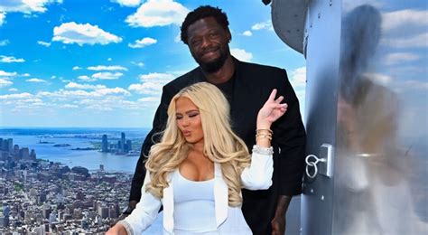 Video Knicks Star Julius Randles Stunning Wife Kendra Was Turning