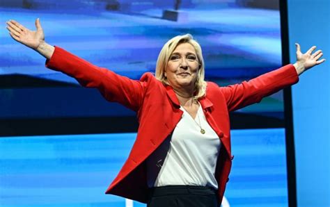 Le Pen Urges France To Defeat Elitist Bloc In Macron Showdown Ibtimes