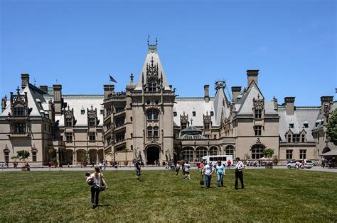 Bubba's Garage: Strolling the Grounds of the Biltmore House and Gardens