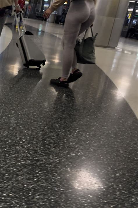 Thick Jiggly Latina At The Airport Oc Spandex Leggings Yoga
