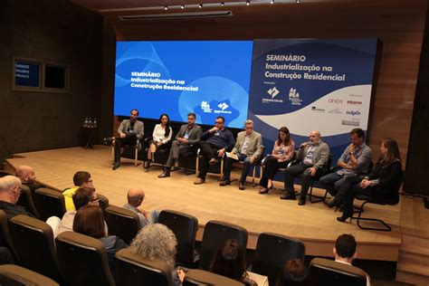 Confira as fotos do evento A solução do déficit habitacional no Brasil