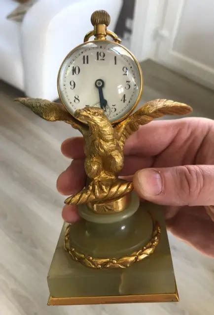 Superbe Pendule Horloge De Table Aigle En Bronze Dor Et Boule Eur