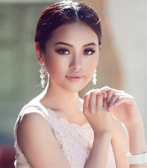 Ngỡ ngàng với hot girl Việt Nam cực giống diễn viên Thư Kỳ