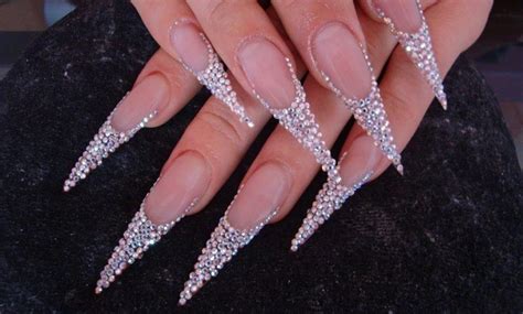 Uñas acrílicas, todo lo que debes saber sobre ellas