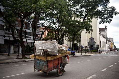 La pobreza en Argentina ascendió al 55 5 y la indigencia al 17 5